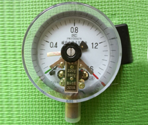 YXC-100磁助电接点压力表